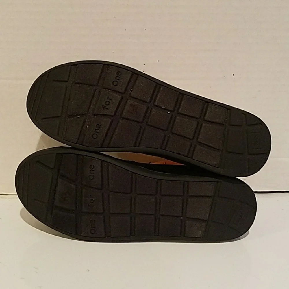 LADIES TOMS BLACK SPARKLE FLATS (SZ 4)